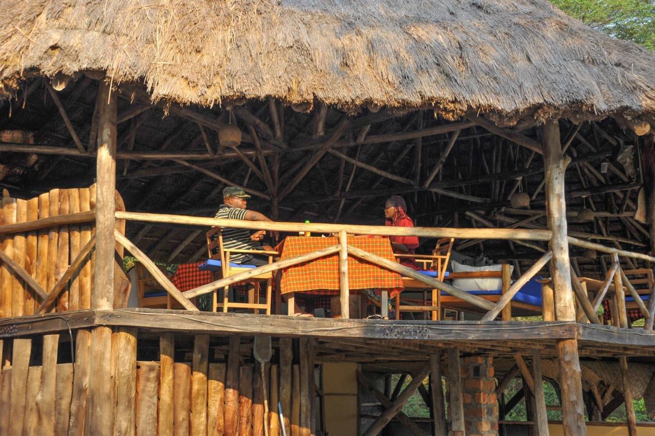 Bullbush River Camp Kihihi Ngoại thất bức ảnh